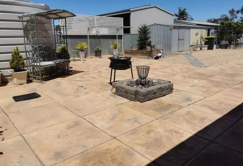 Hotelli Chrissie S Dongara