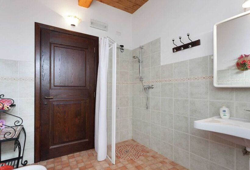 Stone Cottage In Marche With Swimming Pool