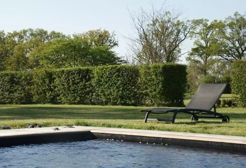 Aamiaismajoitus (B&B) Chambres D Hôtes Logis De La Juquaise