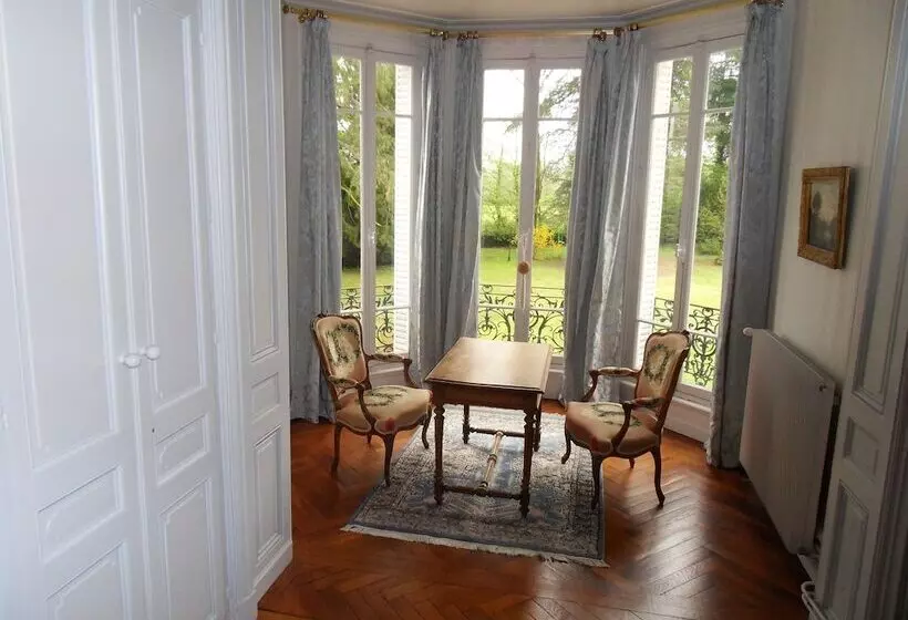 Aamiaismajoitus (B&B) Château De La Motte