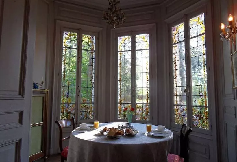 Aamiaismajoitus (B&B) Château De La Motte