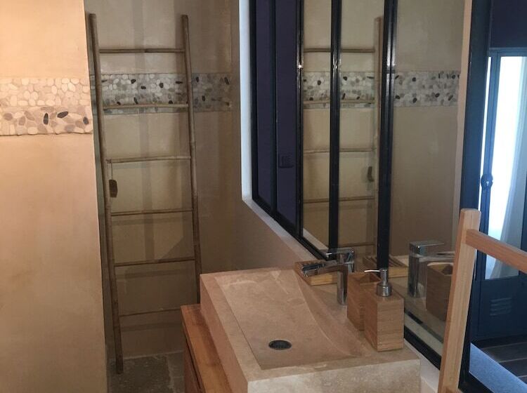 住宿加早餐  La Datcha Delicatessen