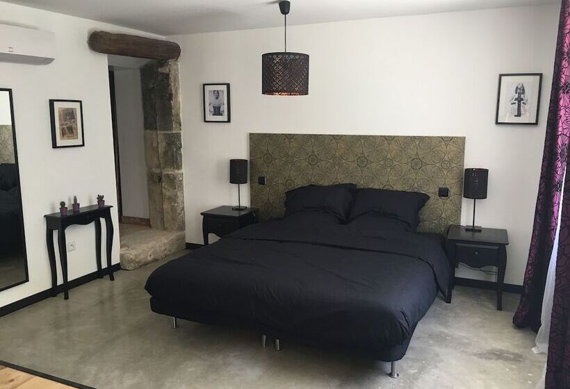 住宿加早餐  La Datcha Delicatessen