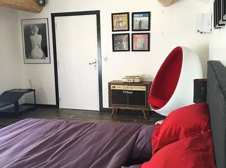 ベッドアンドブレックファースト La Datcha Delicatessen