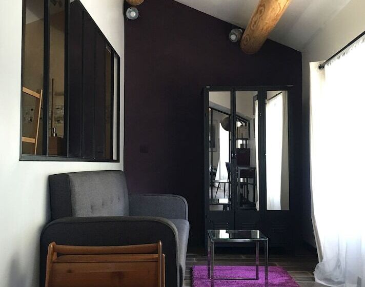 住宿加早餐  La Datcha Delicatessen