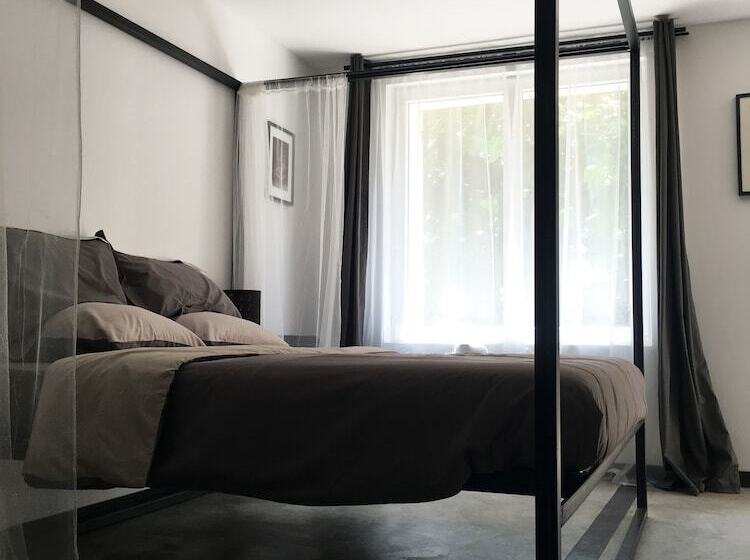 住宿加早餐  La Datcha Delicatessen