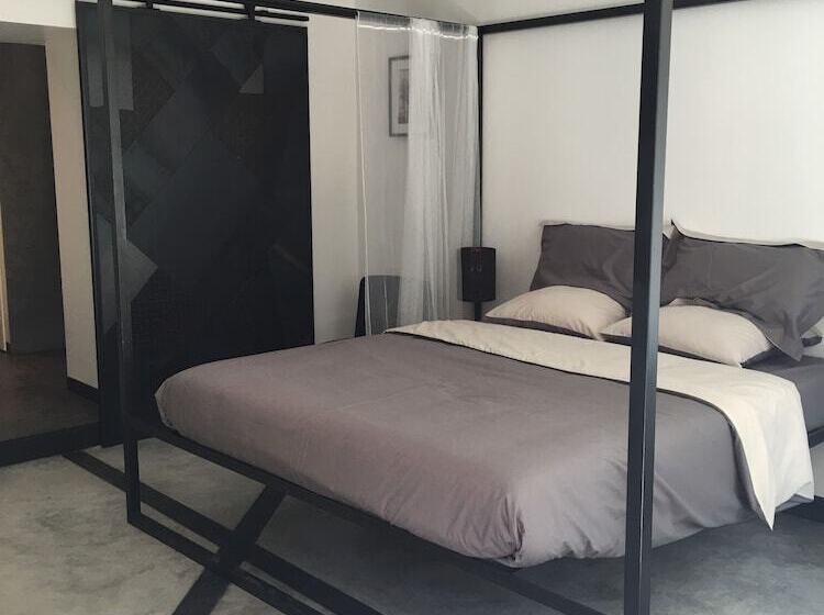 住宿加早餐  La Datcha Delicatessen