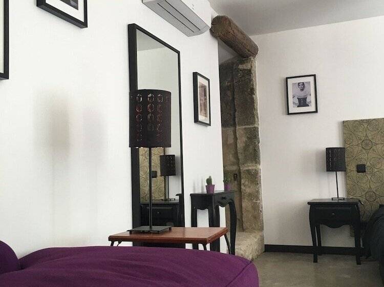 住宿加早餐  La Datcha Delicatessen