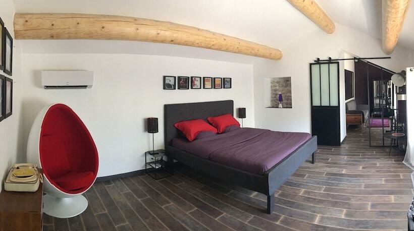 住宿加早餐  La Datcha Delicatessen