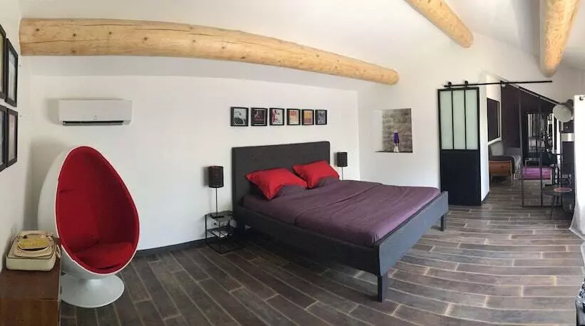 ベッドアンドブレックファースト La Datcha Delicatessen