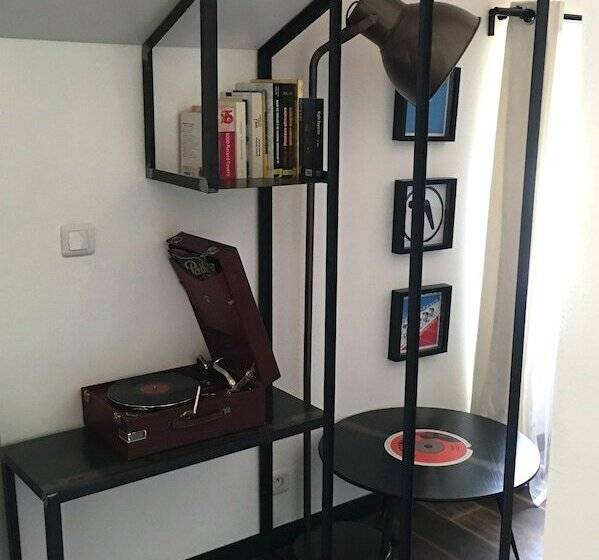 住宿加早餐  La Datcha Delicatessen