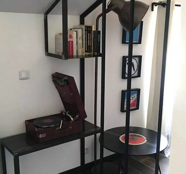 ベッドアンドブレックファースト La Datcha Delicatessen