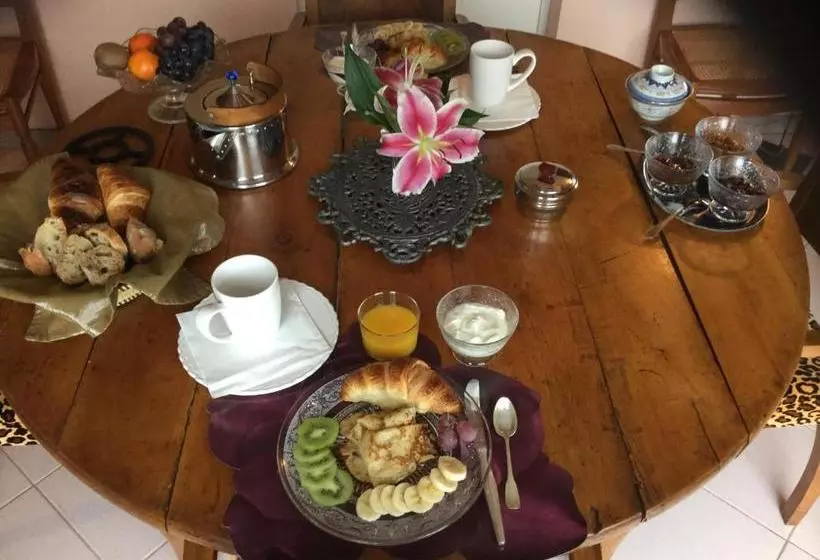 Aamiaismajoitus (B&B) La Maison De Manon