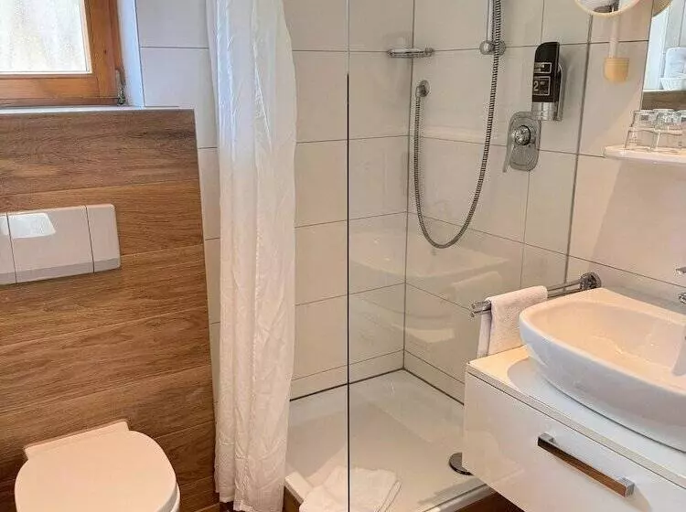 Hotelli Restaurant Bastenhaus