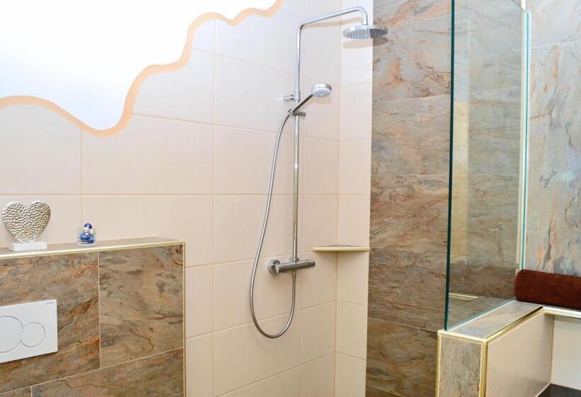 فندق ريفى Denggnhof