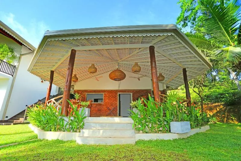 Hotelli Villa Peacock Walahanduwa  Galle