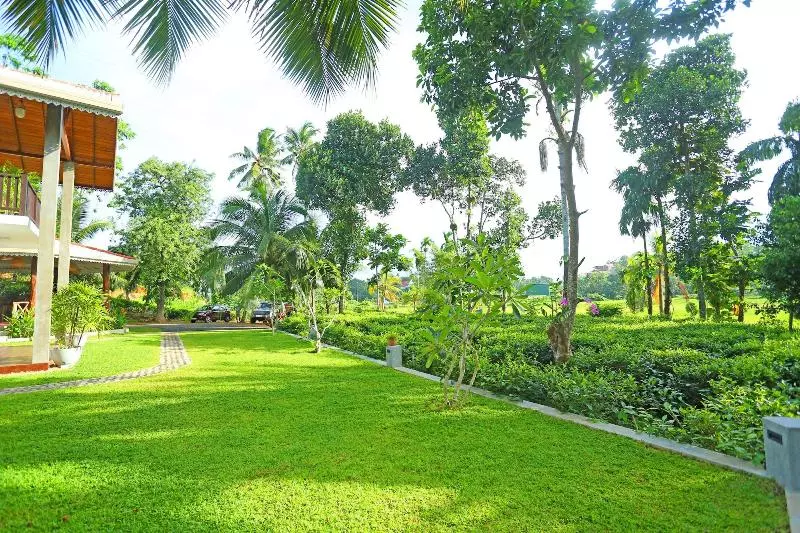 Hotelli Villa Peacock Walahanduwa  Galle