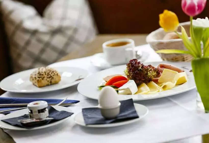 Hotelli Zur Schlossschmiede