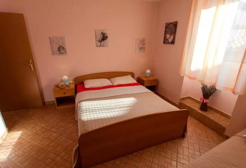 Majatalo Guest House Floreus Cres