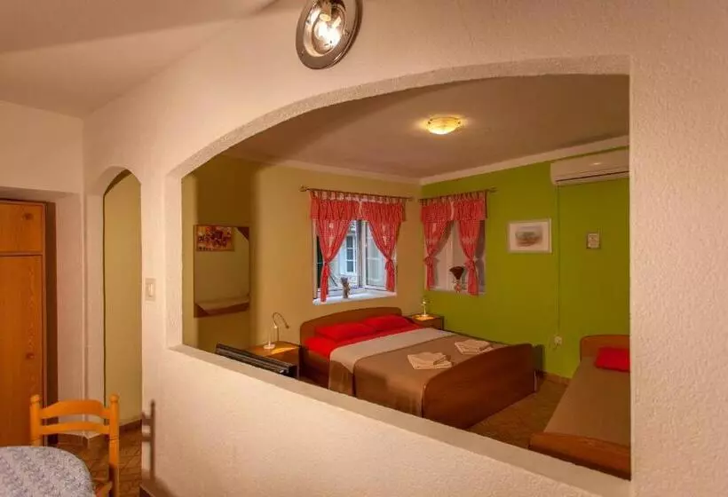 Majatalo Guest House Floreus Cres