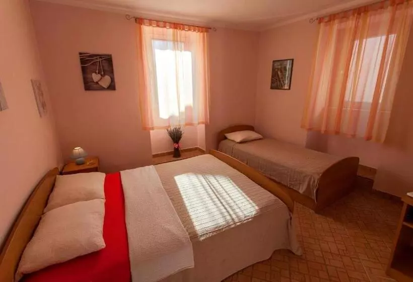 Majatalo Guest House Floreus Cres