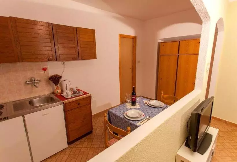 Majatalo Guest House Floreus Cres