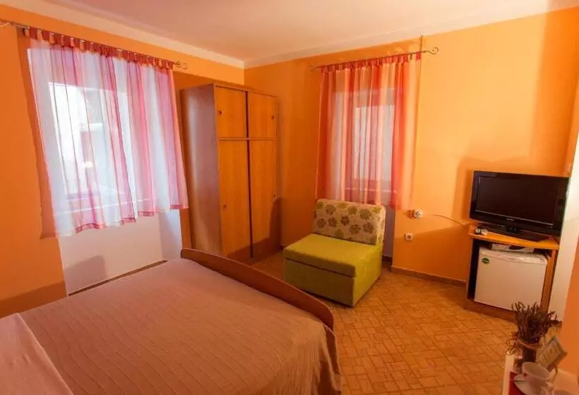 Majatalo Guest House Floreus Cres