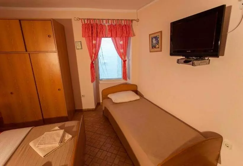 Majatalo Guest House Floreus Cres