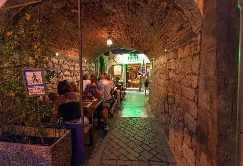 Majatalo Guest House Floreus Cres