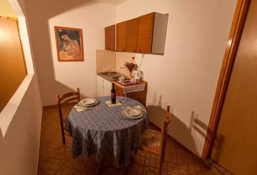 Majatalo Guest House Floreus Cres