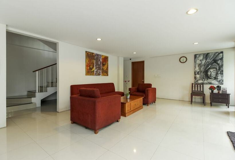 פנסיון Reddoorz @ Patal Senayan 4