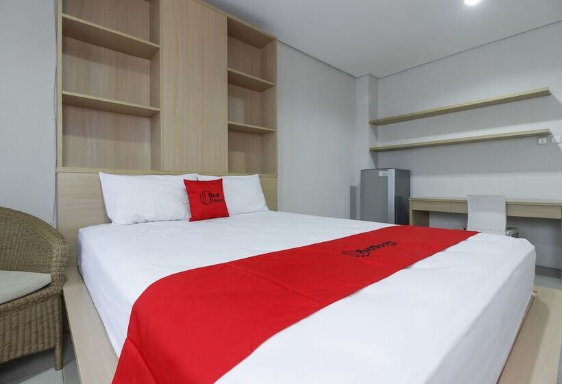 פנסיון Reddoorz @ Patal Senayan 4