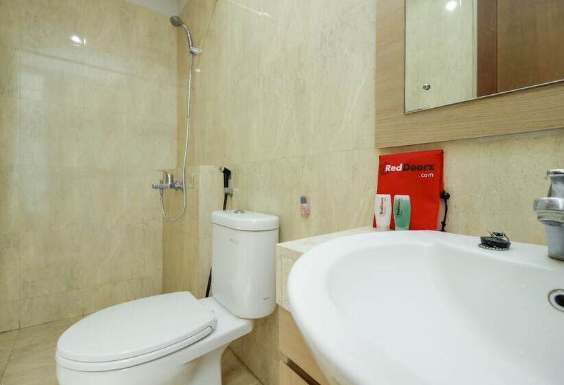 פנסיון Reddoorz @ Patal Senayan 4