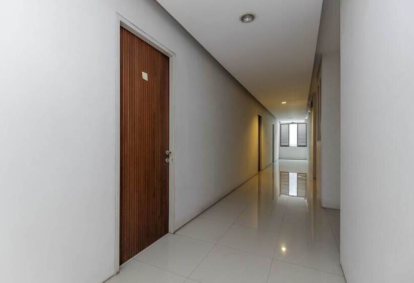 פנסיון Reddoorz @ Patal Senayan 4