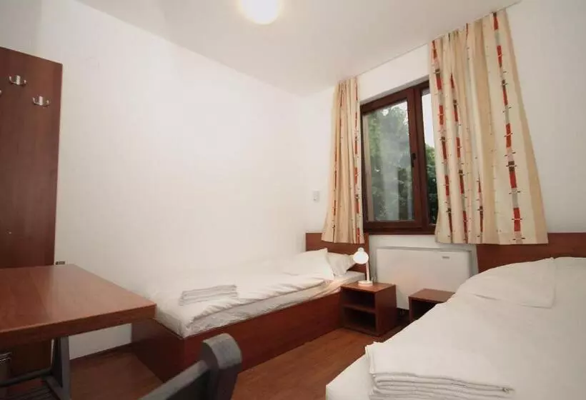 ペンション Yan Bibiyan Guest House