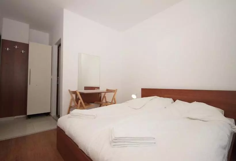 ペンション Yan Bibiyan Guest House