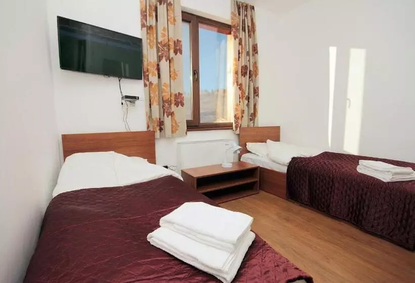 ペンション Yan Bibiyan Guest House