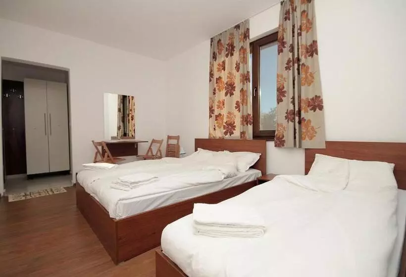 ペンション Yan Bibiyan Guest House