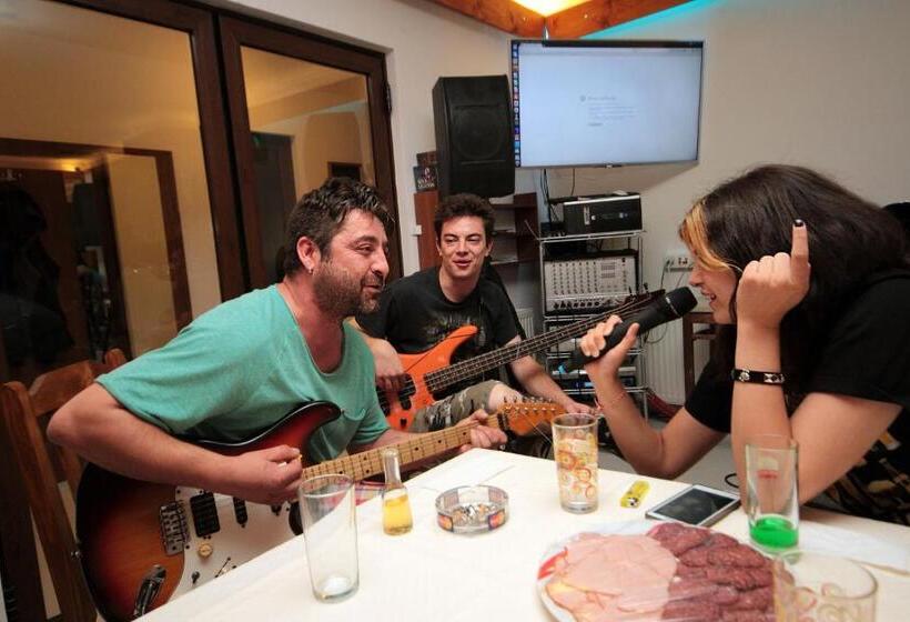 펜션 Yan Bibiyan Guest House