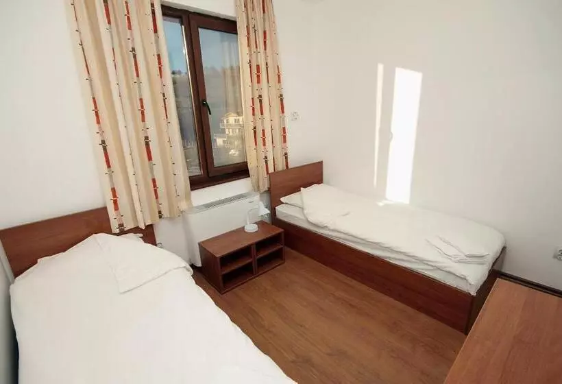 ペンション Yan Bibiyan Guest House