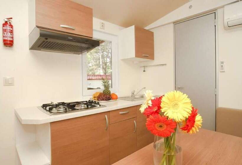 استراحتگاه Mediteran Travel Mobile Homes Basko Polje
