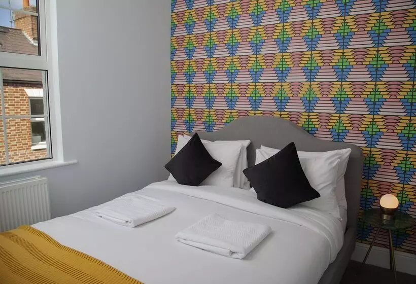 The Old Post Office   Bright & Modern 4bdr Townhouse With Private Garden