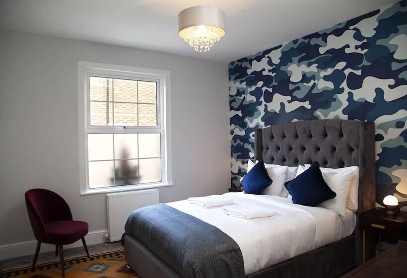 The Old Post Office   Bright & Modern 4bdr Townhouse With Private Garden