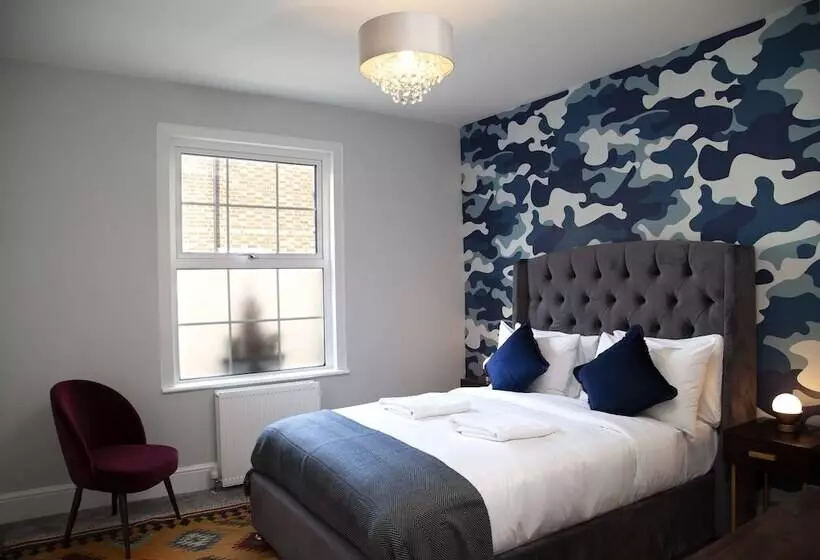 The Old Post Office   Bright & Modern 4bdr Townhouse With Private Garden