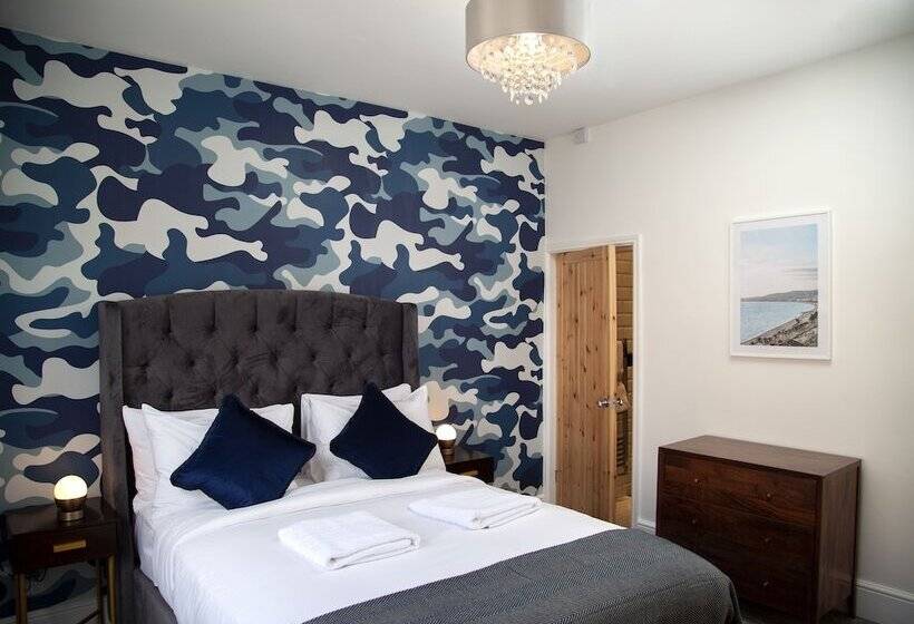 The Old Post Office   Bright & Modern 4bdr Townhouse With Private Garden