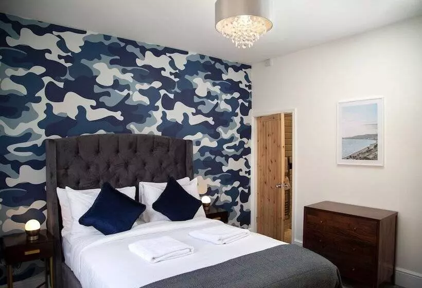 The Old Post Office   Bright & Modern 4bdr Townhouse With Private Garden