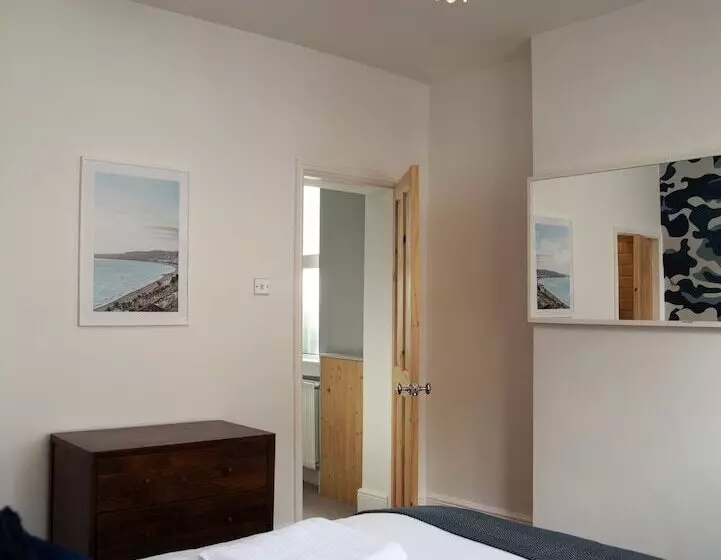 The Old Post Office   Bright & Modern 4bdr Townhouse With Private Garden