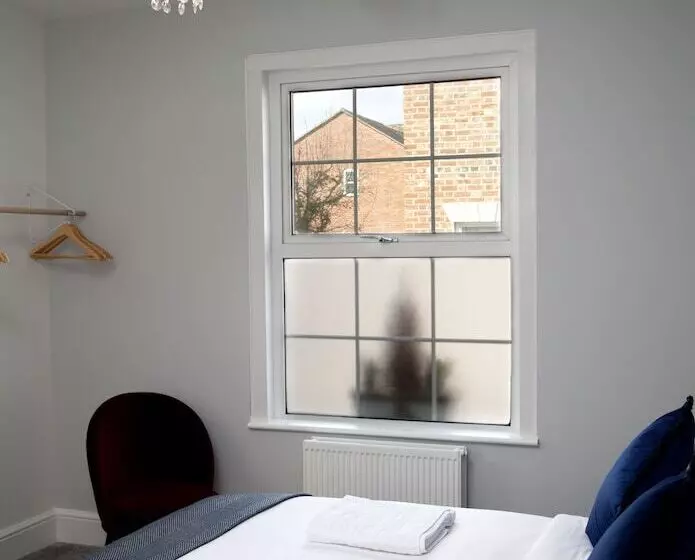 The Old Post Office   Bright & Modern 4bdr Townhouse With Private Garden