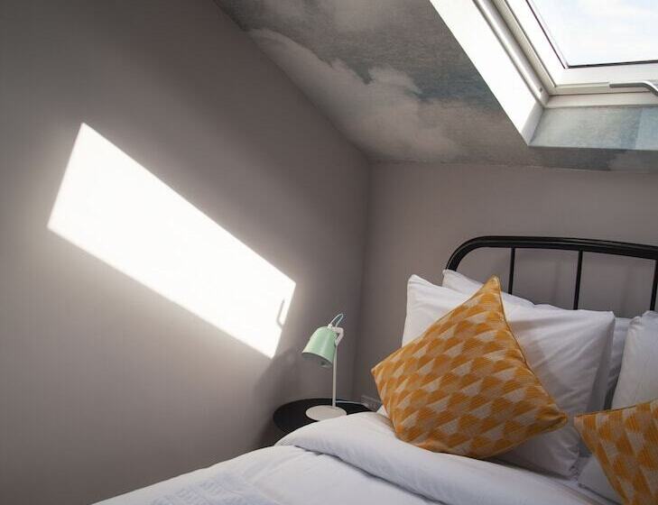 The Old Post Office   Bright & Modern 4bdr Townhouse With Private Garden