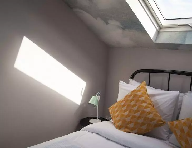 The Old Post Office   Bright & Modern 4bdr Townhouse With Private Garden